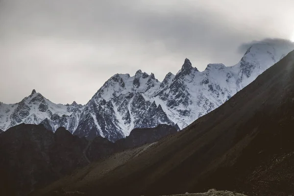 Bela Paisagem Paisagem Pôr Sol Passu Crepúsculo Neve Tampado Maciço — Fotografia de Stock