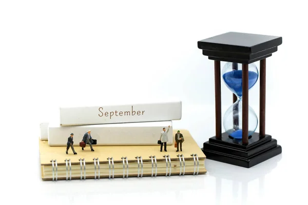 Miniatűr Emberek Üzletember Megjelenést Kölcsönöz Watch Koncepció Időt Lehet Késő — Stock Fotó