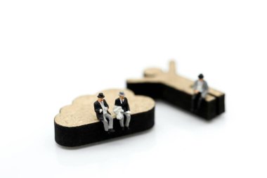 Minyatür insan: insan kavramı eski halkların gün kullanarak iç çekişle yaşlı insanlar.