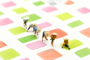 Minyatür insanlar: eski çiftçiler günü concpet için kullanarak çiftçiler ile renk Not,.