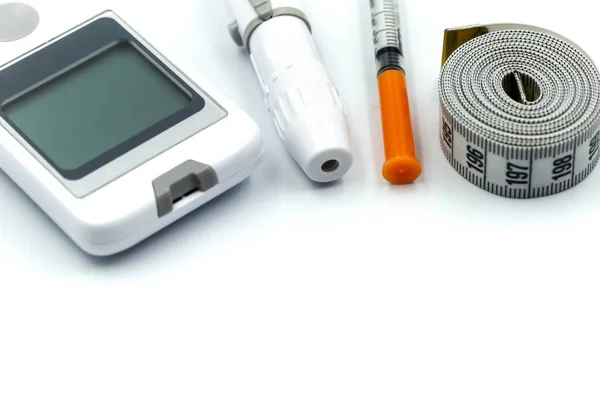 Närbild Glukometer Med Blodsocker Test Stripe Injektion Insulinsprutor Och Piller — Stockfoto