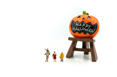 Minyatür insanlar: çocuklar için kavramını kullanarak Halloween karakterler süslemeleri ile parti Cadılar Bayramı tatil kavramı.