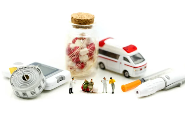 Miniatuur Mensen Arts Met Patiënt Medische Kantoor Met Werknemer Neem — Stockfoto