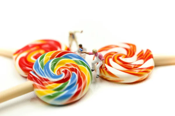Personas Miniatura Pintura Trabajador Con Colorido Caramelo Lollipop — Foto de Stock