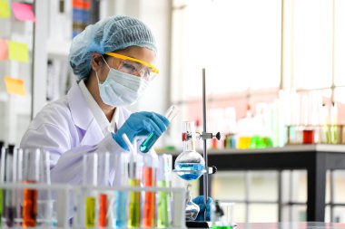 Kimyasal tüp geliştirme ve eczane laboratuvar, Biyokimya ve araştırma teknoloji kavramı.