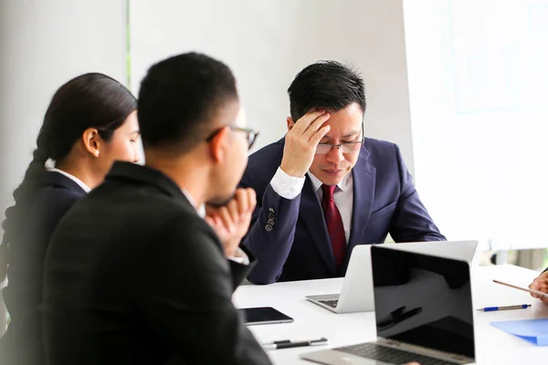 Boos Ontevreden Senior Business Man Azië Vergadering Mededeling Discussie Werkt — Stockfoto