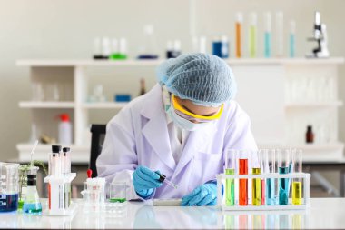 Kimyasal tüp geliştirme ve eczane laboratuvar, Biyokimya ve araştırma teknoloji kavramı.