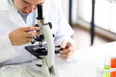 Kimyasal tüp geliştirme ve eczane laboratuvar, Biyokimya ve araştırma teknoloji kavramı.