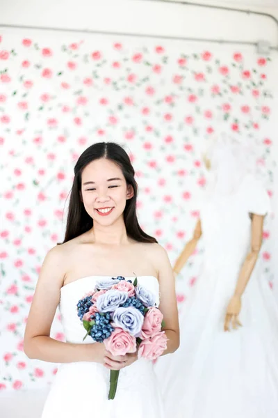 Bride Dress Holding Wedding Bouquet Flowers Greenery Happy Wedding Concept — Stock Photo, Image