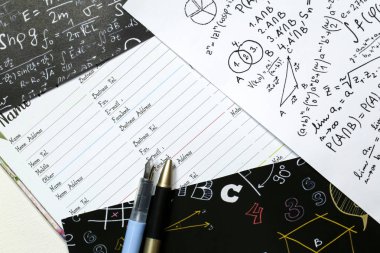 Grafik kağıt üzerinde matematik sorunları kalem, formül dünya matematik günü kavramı için kullanarak aritmetik.