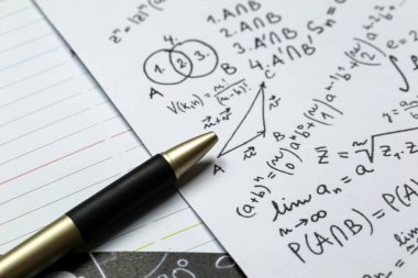 Grafik kağıt üzerinde matematik sorunları kalem, formül dünya matematik günü kavramı için kullanarak aritmetik.