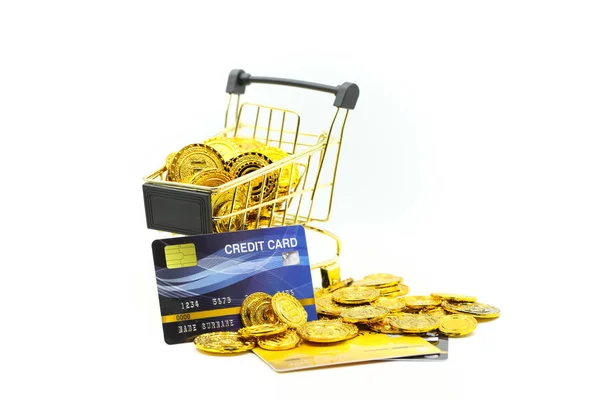 Nákupní vozík s kreditními kartami a balík mincí, nakupte — Stock fotografie