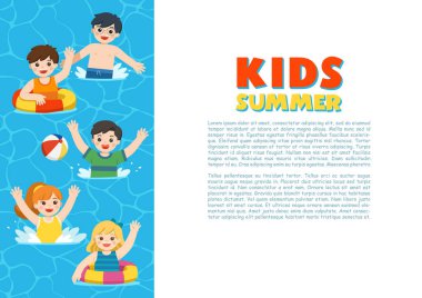 Mutlu çocuklar denizde yüzmek ve oynamak. Küçük çocuk ve kız dalış 