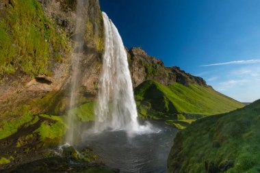 İzlanda 'nın güney kıyısında Seljalandsfoss şelalesi