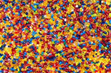 Birkaç farklı renkli plastik reçine.