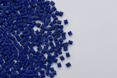 Lacivert / turkuaz plastik polimer reçine karışımı, cam lifli.