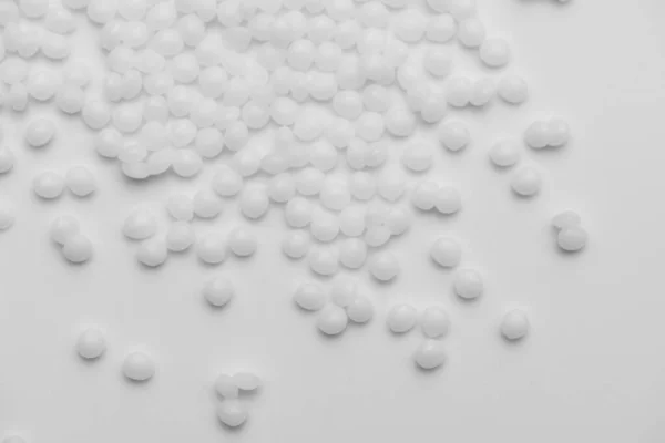 Pelotas Polímero Plástico Branco Fundo Branco — Fotografia de Stock