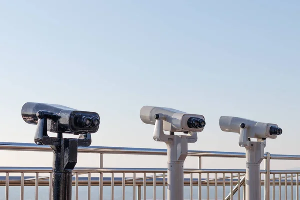 Jumelles Touristiques Télescope Jumelles Sur Terrasse Observation Pour Les Touristes — Photo