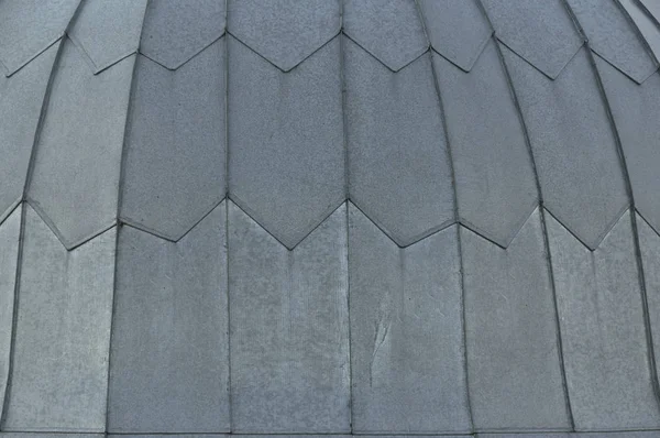 Gri kiremit çatı kat arka plan. Closeup çatı doku deseninin. Güneş ve yağmur koruma için bir ev inşa için malzeme. Top ile beyaz zemin ışık ışınları