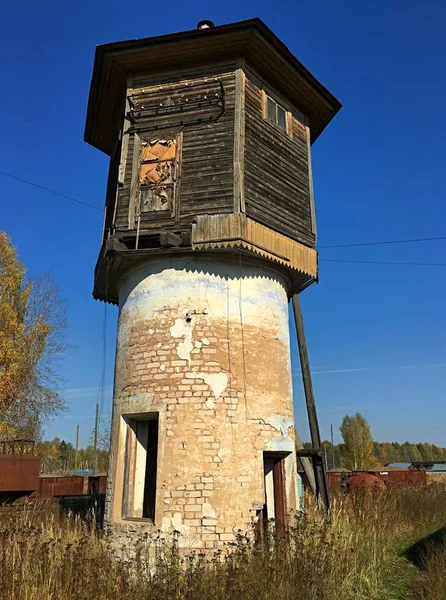 Velha Torre Arruinada Sob Céu Azul — Fotografia de Stock