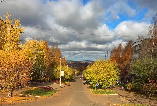 Beautiful Clouds City Yellow Trees Autumn — Stock Photo, Image