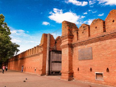 Duvar, bir ayar güneş altında arka plan. Tayland'da. Tha Phae .