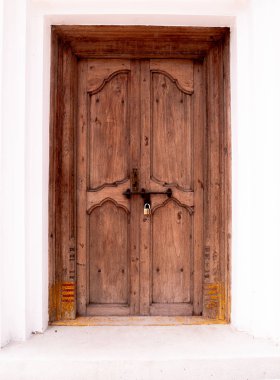 Ahşap doku, duvar kağıt, beyaz izole bir eski ahşap kapı kapalı kapılar Teak ahşap