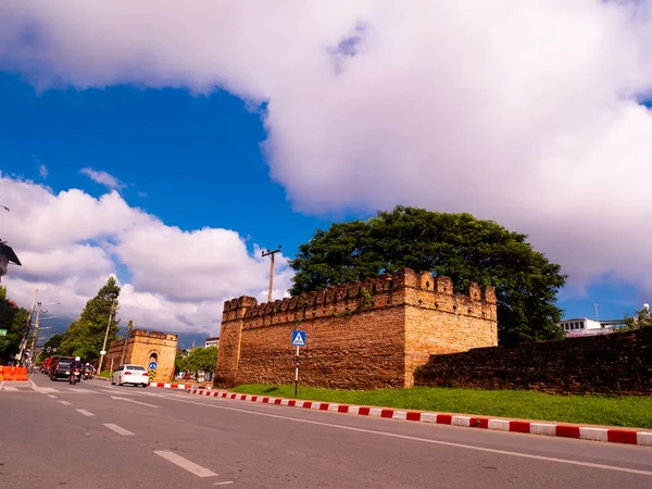 Chang phuak kapısı. Chiang Mai dönüm noktası. Greate eski duvar ve kapı, Chiang Mai eski şehrin kuzey Tayland.