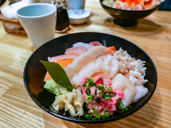 Sashimi Frische Meeresfrüchte Sasimi Lebensmittel Der Schüssel Auf Hölzerne Textur — Stockfoto