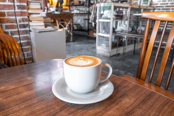 Koffiekopje Met Melk Hart Vorm Warme Mokka Koffie Capuchino Witte — Stockfoto