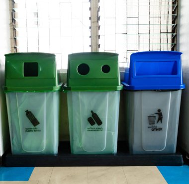 Depo gözleri geri dönüşüm. Depo gözleri için plastik, metal, cam ve Tayland kağıt geri dönüşüm