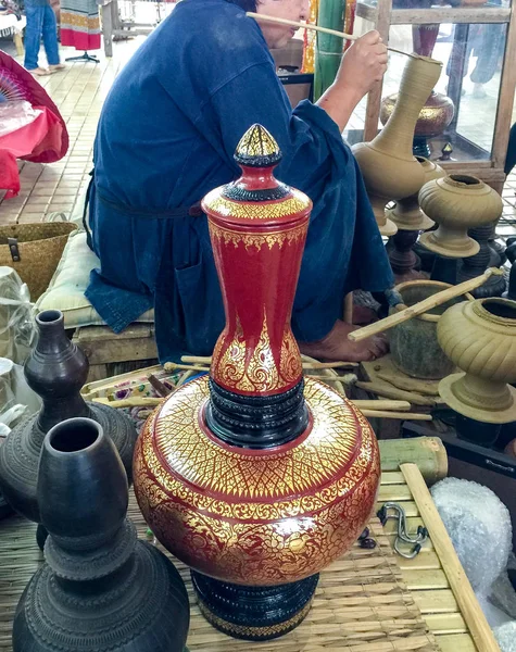 Potter, bir kadın iş yeri, sanat ve zanaat, bir Potter yapmak kil tencere.