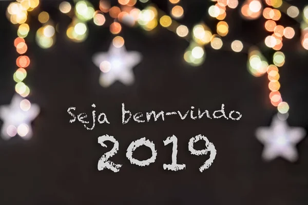 Seja bem-vindo Portekizce hoş geldiniz ve bulanık renkli ışıklar ve yıldız ile siyah bir arka plan anlamına gelir
