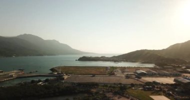 Sao Sebastiao 'nun Sao Paolo, Brezilya' daki güneşli sahili.