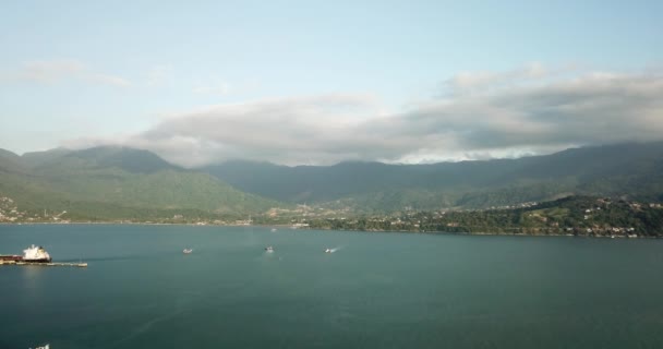 Αεροφωτογραφία Της Ακτής Του Νησιού Ilhabela Βάρκες Στο Σάο Πάολο — Αρχείο Βίντεο