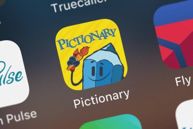 London, Büyük Britanya - 29 Eylül 2018: yakın çekim çekim Etermax Pictionary uygulama simgesini bir iphone üzerinde. 