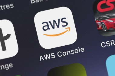 London, Büyük Britanya - 29 Eylül 2018: yakın çekim çekim bir iphone Aws konsol uygulama simgesine Amzn Mobile LLC.