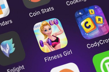 London, Büyük Britanya - 29 Eylül 2018: yakın çekim çekim Fitness kız - Coco oynamak Studio koç mobil app.