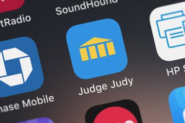London, Büyük Britanya - 29 Eylül 2018: Screenshot-in hareket eden app Yargıç Judy Cbs Interactive.