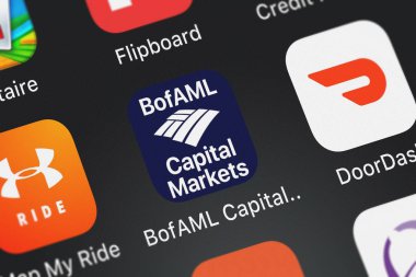 London, Büyük Britanya - 29 Eylül 2018: Close-up Bank of America Bofaml Capital Markets simgesinden bir iphone üzerinde.