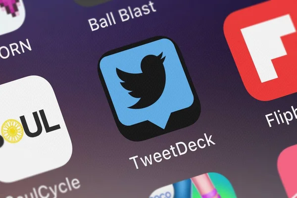 Twitter 社の人気アプリ Twitter Tweetdeck のロンドン イギリス 2018 クローズ アップ ショット — ストック写真