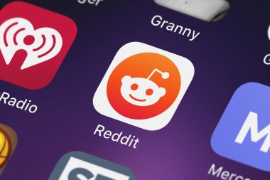 London, Büyük Britanya - 29 Eylül 2018: yakın çekim çekim reddit'ın popüler uygulaması Reddit: Haberler eğilimleri.