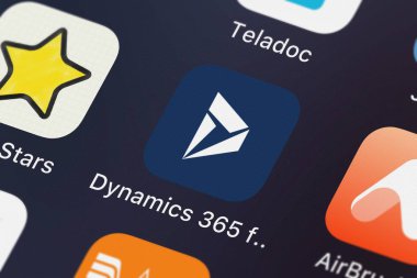 London, Büyük Britanya - 29 Eylül 2018: ekran görüntüsü için telefonları mobil app iphone üzerinde Microsoft Corporation simgesinden Dynamics 365.