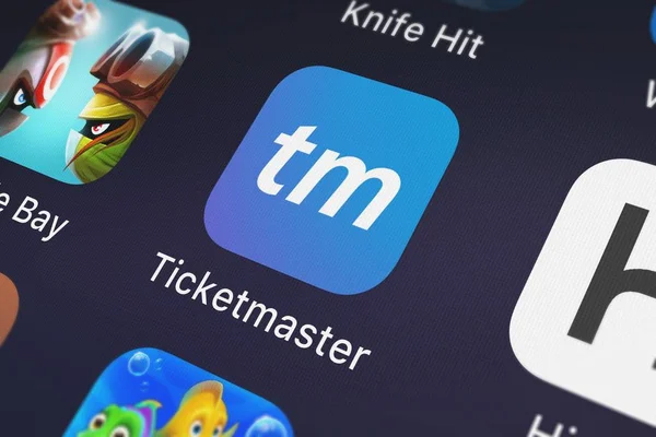 London, Büyük Britanya - 29 Eylül 2018: Ticketmaster Ticketmaster uygulama simgesini bir iphone üzerinde yakın çekim kadeh.