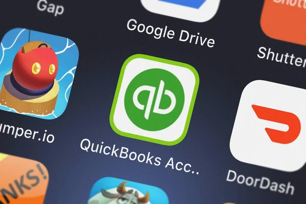 London, Büyük Britanya - 29 Eylül 2018: Screenshot-in hareket eden app Quickbooks muhasebe Intuit Inc..