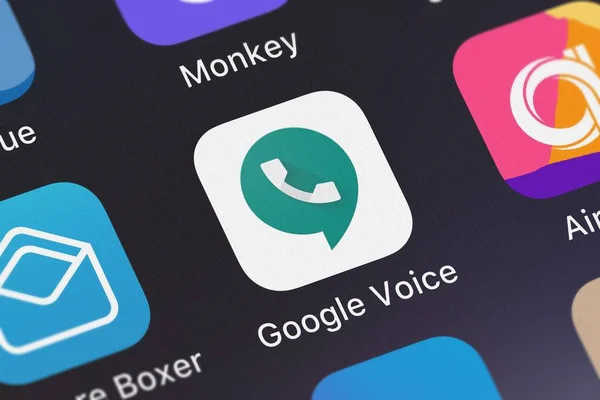 London, Büyük Britanya - 29 Eylül 2018: Google ses hareket eden app Google, Inc bir iphone ekranında.