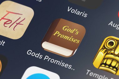 London, Büyük Britanya - 30 Eylül 2018: simgesi hareket eden app Tanrı'nın sözleri ve Kral James İncili ses yorum--dan Oleg Shukalovich bir iphone üzerinde.