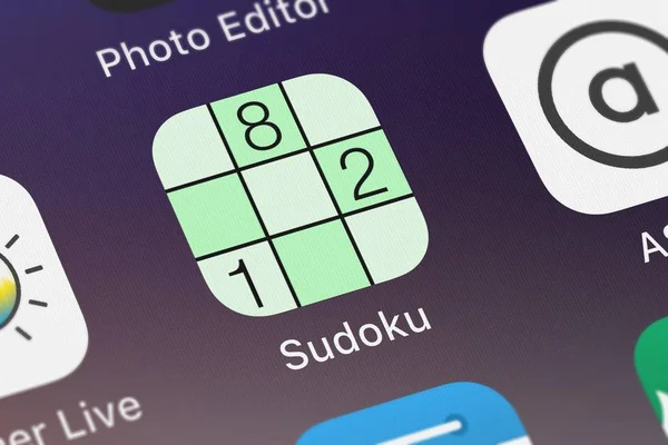 London, Büyük Britanya - 29 Eylül 2018: Close-up Tim O Studios, Sudoku simgesinden Llc bir iphone üzerinde. 