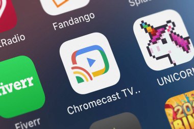 London, Büyük Britanya - 29 Eylül 2018: Close-up Xtreme medya işleri Chromecast Tv flama simgesinden bir iphone üzerinde.