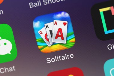 London, Büyük Britanya - 30 Eylül 2018: yakın çekim shot Solitaire - Grand hasat uygulama simgesi Supertreat bir iphone üzerinde.